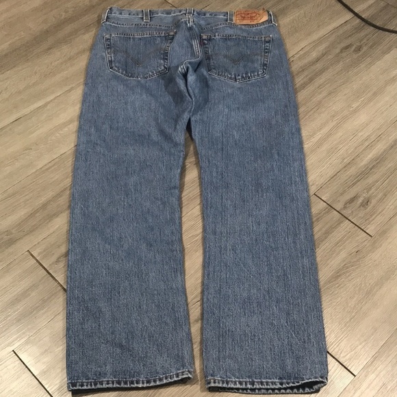 Levi’s 501 Preshrunk Light Wash Straight Leg Jeans         Size 38x32 - Picture 4 of 10